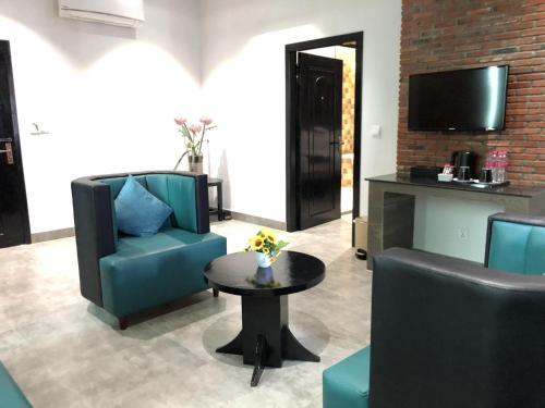 Pyramid Hotel & Spa in Serei Saophoan Pyramid Hotel & Spa in Serei Saophoan