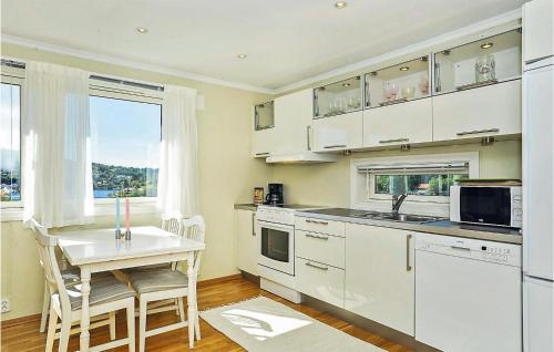 Cozinha, Cozy Apartment In Straumsgrend in Ytrebygda Cozinha, Cozy Apartment In Straumsgrend in Ytrebygda