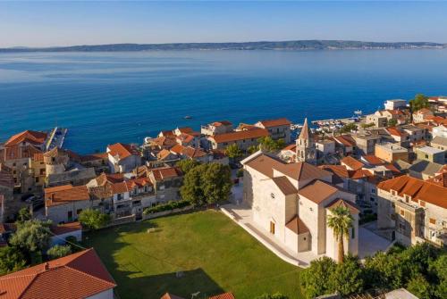 Navi in Kastela Navi in Kastela