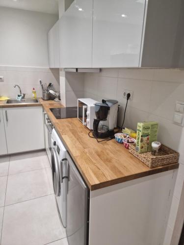 Cozy apartment at King George str Pagkrati - image 11