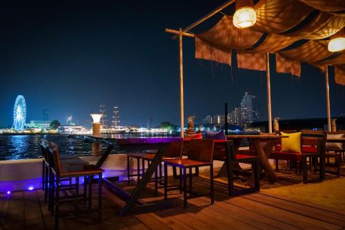 ห้องอาหาร, อนันต์ปุระ ริเวอร์ไซด์ (Anandpura Riverside Hotel) near โรงเรียนนานาชาติโชรส์เบอรี่ ห้องอาหาร, อนันต์ปุระ ริเวอร์ไซด์ (Anandpura Riverside Hotel) near โรงเรียนนานาชาติโชรส์เบอรี่