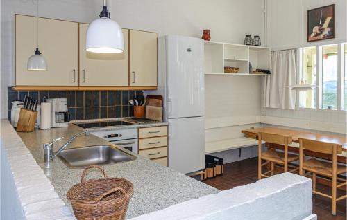 Kitchen, 2 Bedroom Nice Apartment In Allinge in Slotslyngvej Kitchen, 2 Bedroom Nice Apartment In Allinge in Slotslyngvej