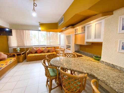 시설, Apartamento en tucacas Cocotero mar 2 con la playa a tus pies in 투카카스 시설, Apartamento en tucacas Cocotero mar 2 con la playa a tus pies in 투카카스