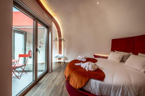 Cherry Sculpture Hotel in Covilha Cherry Sculpture Hotel in Covilha