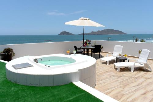 Coral Island Beach View Hotel in Mazatlán Coral Island Beach View Hotel in Mazatlán