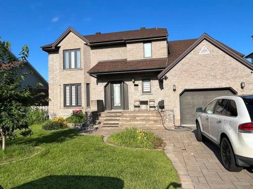 Vista exterior, Emily's charming house in Brossard Vista exterior, Emily's charming house in Brossard
