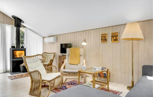 Three-Bedroom Holiday Home In Gilleleje in Dronningmoelle Three-Bedroom Holiday Home In Gilleleje in Dronningmoelle
