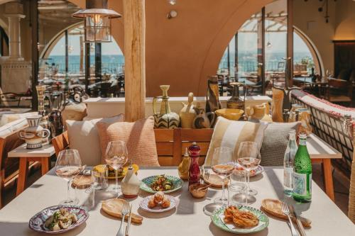 Restaurant, Lily of the Valley in La Croix-Valmer Restaurant, Lily of the Valley in La Croix-Valmer