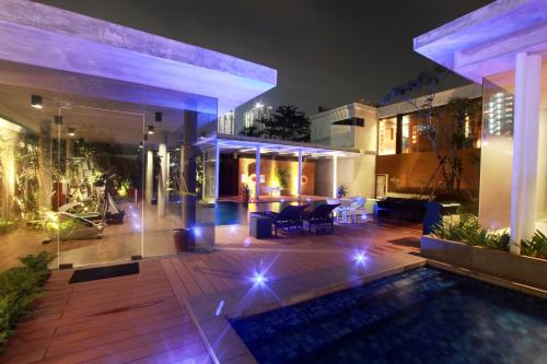 Swimming pool, Ra Premiere Simatupang in Cilandak Swimming pool, Ra Premiere Simatupang in Cilandak
