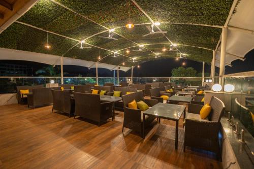 Bar/lounge, Freesia Resort by Express Inn in Nashik Bar/lounge, Freesia Resort by Express Inn in Nashik