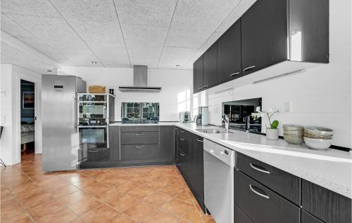 Kitchen, Stunning Home In Blavand With Wifi in Vejers Strand Kitchen, Stunning Home In Blavand With Wifi in Vejers Strand