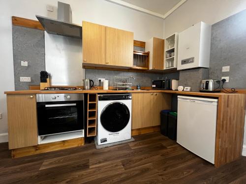 Ground Floor City Centre Apartment - Sky Sports & TNT Sports - Superfast WiFi - 3 beds - 2pm Check i in Perth City Center Ground Floor City Centre Apartment - Sky Sports & TNT Sports - Superfast WiFi - 3 beds - 2pm Check i in Perth City Center