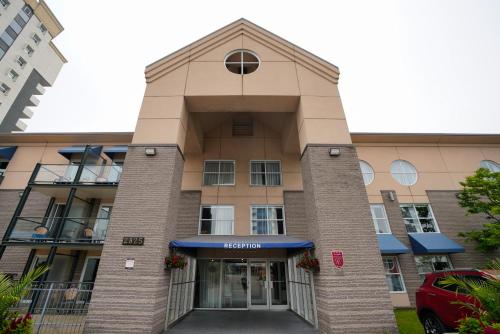 Зовнішній вигляд готелю, Hotel Lindbergh in Quebec City (QC) Зовнішній вигляд готелю, Hotel Lindbergh in Quebec City (QC)