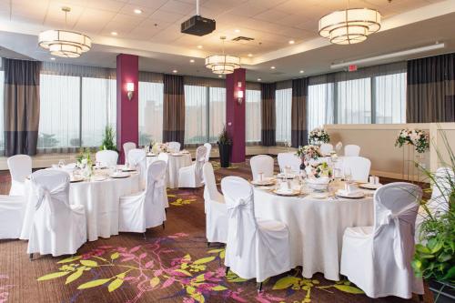Vergaderruimte / feestzalen, Holiday Inn Toronto International Airport By IHG in Toronto Vergaderruimte / feestzalen, Holiday Inn Toronto International Airport By IHG in Toronto