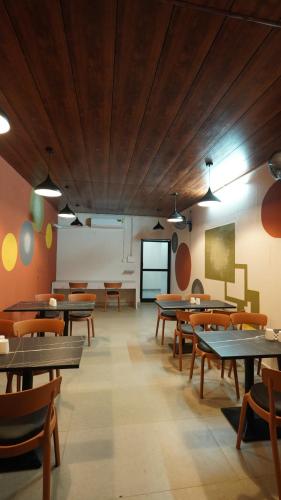 Étterem, Hotel Hive Inn - Kozhikode in Kózsikóde / Kálikut Étterem, Hotel Hive Inn - Kozhikode in Kózsikóde / Kálikut