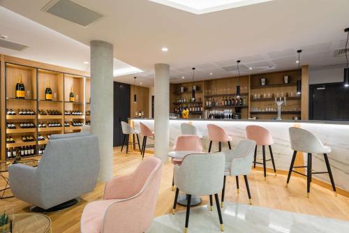 Pubi/Aula, Brit Hotel Paris Orly Rungis in Pariisi-Orly-lentokenttä Pubi/Aula, Brit Hotel Paris Orly Rungis in Pariisi-Orly-lentokenttä