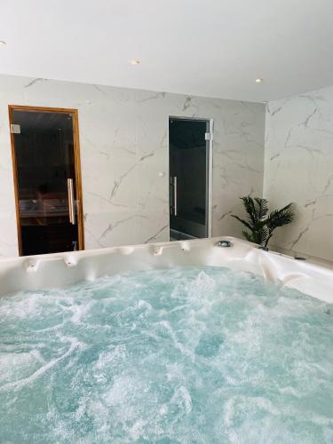 Pezsgőfürdő, Anchorage Hotel & Spa in Babbacombe Pezsgőfürdő, Anchorage Hotel & Spa in Babbacombe