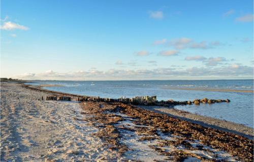 Beach, Three-Bedroom Holiday Home In Allingabro in Glesborg Beach, Three-Bedroom Holiday Home In Allingabro in Glesborg