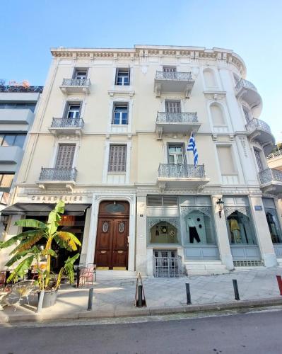 Elegant apartment under the Acropolis - image 14