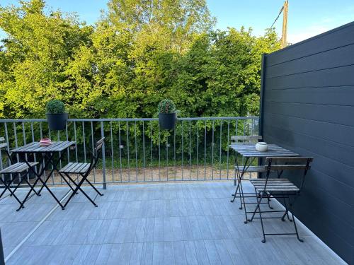 Terraza/balcón, La campagne à 5 minutes de Tours. (La campagne a 5 minutes de Tours.) in Luynes Terraza/balcón, La campagne à 5 minutes de Tours. (La campagne a 5 minutes de Tours.) in Luynes