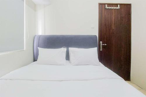 Modern Look 2BR at Serpong Greenview Apartment By Travelio