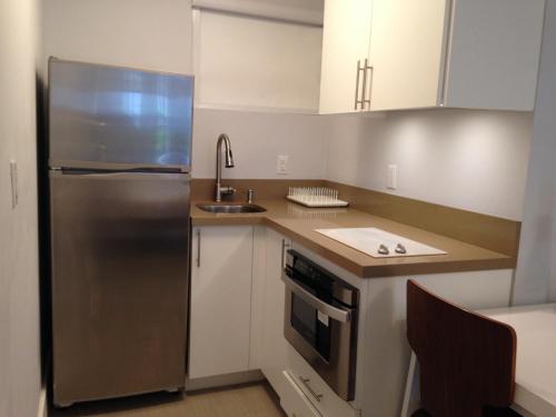 Kitchen, Tides Inn Hotel in Lauderdale-by-the-Sea Kitchen, Tides Inn Hotel in Lauderdale-by-the-Sea