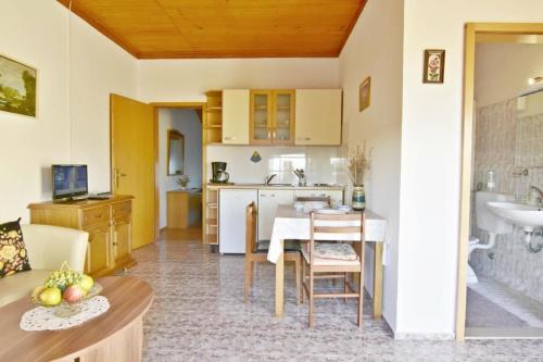 Appartement in Zambratija mit Grill, Garten und Terrasse und Meerblick in Zambratija Appartement in Zambratija mit Grill, Garten und Terrasse und Meerblick in Zambratija