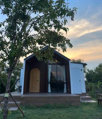 Garden, Tiny home by the River in Thailand in Phra Nakhon Si Ayutthaya Garden, Tiny home by the River in Thailand in Phra Nakhon Si Ayutthaya