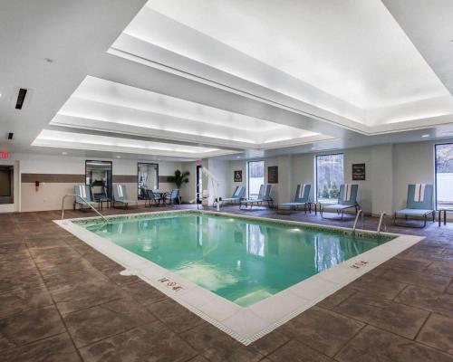 Πισίνα, Comfort Suites Youngstown North in Γιανγκστάουν(Οχάιο) Πισίνα, Comfort Suites Youngstown North in Γιανγκστάουν(Οχάιο)