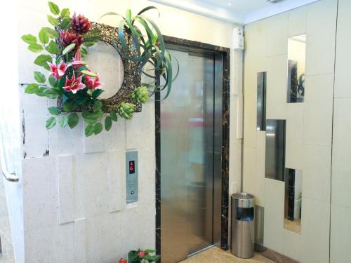 Entrance, Shanghai Red in Jordan Entrance, Shanghai Red in Jordan