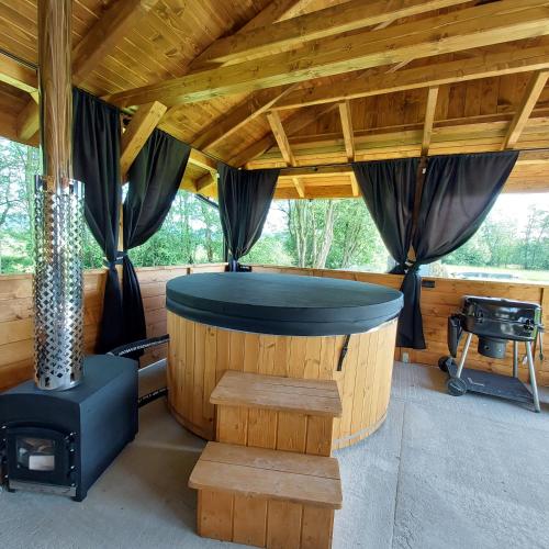 Pezsgőfürdő, Honstryk Relax & Fun Apartamenty z balią i przestrzenią dla rodzin (Honstryk Relax & Fun Apartamenty z balia i przestrzenia dla rodzin) in Dursztyn Pezsgőfürdő, Honstryk Relax & Fun Apartamenty z balią i przestrzenią dla rodzin (Honstryk Relax & Fun Apartamenty z balia i przestrzenia dla rodzin) in Dursztyn