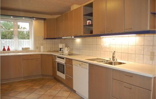 مطبخ, Holiday Home Vadgardsvej in Central Norre Nebel مطبخ, Holiday Home Vadgardsvej in Central Norre Nebel