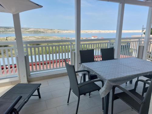 ระเบียง/ชานเรือน, Apartmani Pavic in คุสติซิ ระเบียง/ชานเรือน, Apartmani Pavic in คุสติซิ