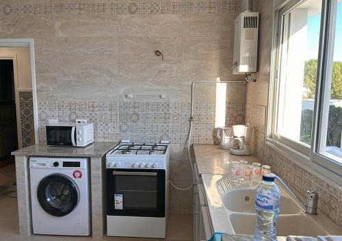 廚房, Dar Maherzia Élégant Appartement S2 Lumineux au 1er étage (Dar Maherzia Elegant Appartement S2 Lumineux au 1er etage) in 嘎馬斯 廚房, Dar Maherzia Élégant Appartement S2 Lumineux au 1er étage (Dar Maherzia Elegant Appartement S2 Lumineux au 1er etage) in 嘎馬斯