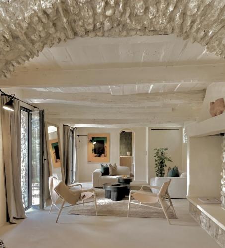 Toile Blanche in Saint-Paul-de-Vence Toile Blanche in Saint-Paul-de-Vence