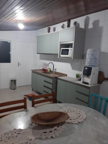 Konyha, Pé na areia, casa na praia de frente para o mar (Pe na areia, casa na praia de frente para o mar) in Ribeirao da Ilha Konyha, Pé na areia, casa na praia de frente para o mar (Pe na areia, casa na praia de frente para o mar) in Ribeirao da Ilha