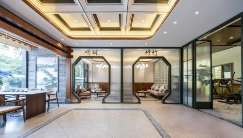 Nostalgia S Hotel - Hangzhou West Lake & Hefang Old Street in Hangzhou Nostalgia S Hotel - Hangzhou West Lake & Hefang Old Street in Hangzhou