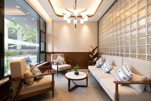 Nostalgia S Hotel (Hangzhou West Lake and Yintai) in Hangzhou Nostalgia S Hotel (Hangzhou West Lake and Yintai) in Hangzhou