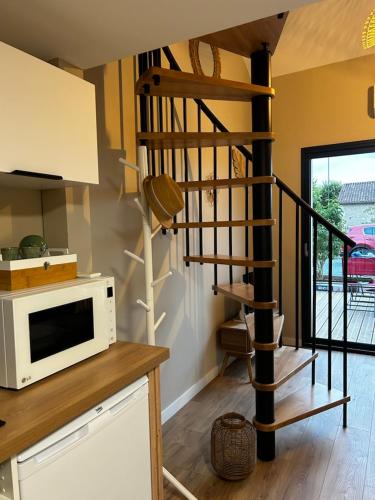 L'arbre de soie Futuroscope Acacia in Vouille L'arbre de soie Futuroscope Acacia in Vouille