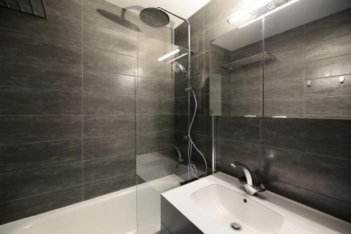 Résidence Aigue-marine - Studio pour 4 Personnes 32 (Residence Aigue-marine - Studio sur les pistes entierement renove · Acces direct aux pistes · Balcon) in La Plagne Résidence Aigue-marine - Studio pour 4 Personnes 32 (Residence Aigue-marine - Studio sur les pistes entierement renove · Acces direct aux pistes · Balcon) in La Plagne