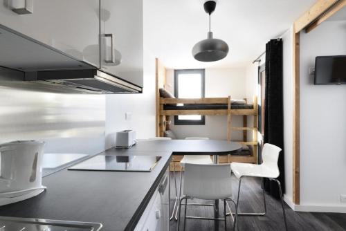 Résidence Aigue-marine - Studio pour 4 Personnes 32 (Residence Aigue-marine - Studio sur les pistes entierement renove · Acces direct aux pistes · Balcon) in La Plagne Résidence Aigue-marine - Studio pour 4 Personnes 32 (Residence Aigue-marine - Studio sur les pistes entierement renove · Acces direct aux pistes · Balcon) in La Plagne