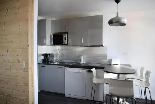 Résidence Aigue-marine - Studio pour 4 Personnes 32 (Residence Aigue-marine - Studio sur les pistes entierement renove · Acces direct aux pistes · Balcon) in La Plagne Résidence Aigue-marine - Studio pour 4 Personnes 32 (Residence Aigue-marine - Studio sur les pistes entierement renove · Acces direct aux pistes · Balcon) in La Plagne