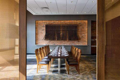 Restaurant, Baltimore Marriott Waterfront in Jonestown Restaurant, Baltimore Marriott Waterfront in Jonestown