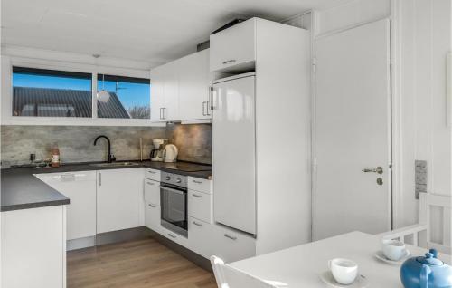 Kitchen, Beautiful Home In Hvide Sande With Wifi in Hvide Sande Kitchen, Beautiful Home In Hvide Sande With Wifi in Hvide Sande