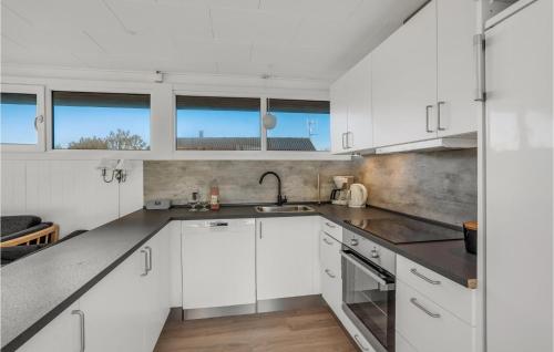 Kitchen, Beautiful Home In Hvide Sande With Wifi in Hvide Sande Kitchen, Beautiful Home In Hvide Sande With Wifi in Hvide Sande