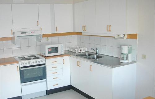 kuhinja, 1 Bedroom Nice Apartment In Syssleback in Syssleback kuhinja, 1 Bedroom Nice Apartment In Syssleback in Syssleback