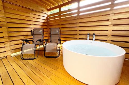 Open air bath, エンゼルフォレスト中伊豆 near Nakaizu Winery Chateau T. S Open air bath, エンゼルフォレスト中伊豆 near Nakaizu Winery Chateau T. S