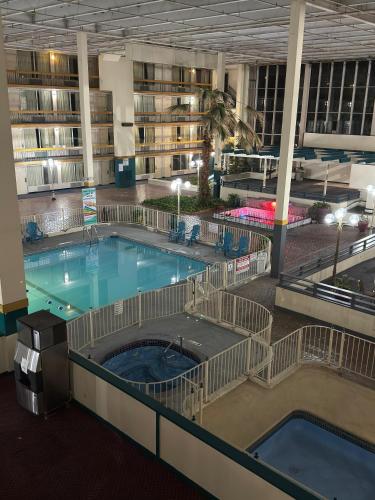 泳池, The Lodge Hotel and Banquets in 聖路易士(MO) 泳池, The Lodge Hotel and Banquets in 聖路易士(MO)