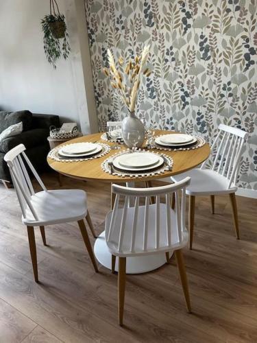 L'arbre de soie Futuroscope Acacia in Vouille L'arbre de soie Futuroscope Acacia in Vouille