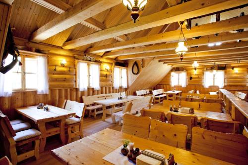 مطعم, Penzion Koliba in Dolny Kubin Town Center مطعم, Penzion Koliba in Dolny Kubin Town Center